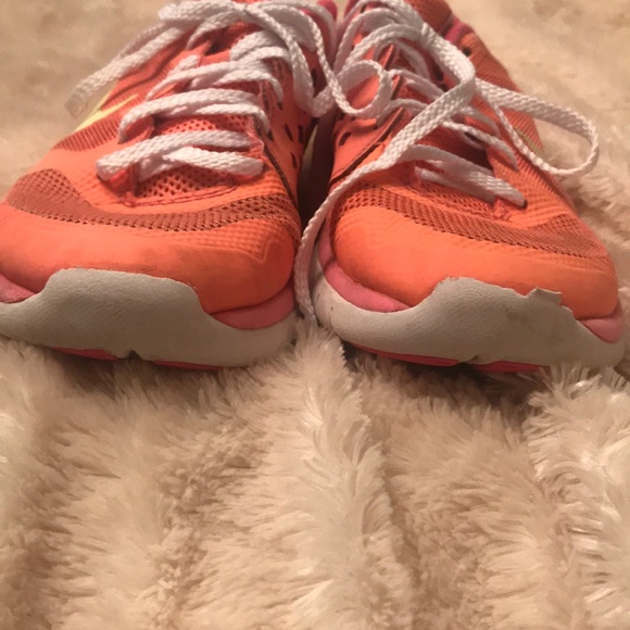 Gorgeous coral pink women’s Nike flex run sz. 6 - Picture 5 of 8